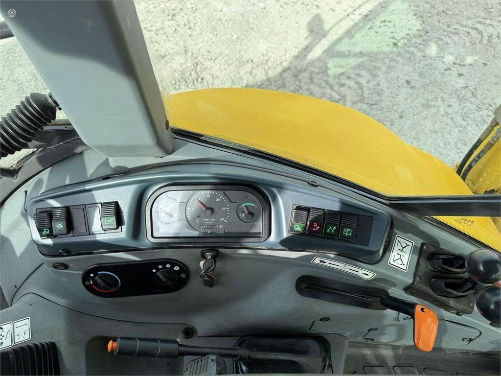 Tractopelle New Holland LB 110 B-4PT: photos 18
