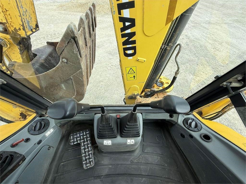 Tractopelle New Holland LB 110 B-4PT: photos 19