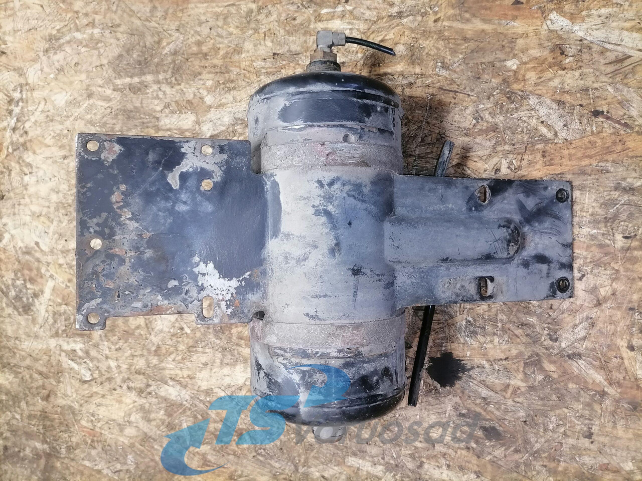 DAF Air tank 1733548 - Pièce universelle pour Camion: photos 2 DAF Air tank 1733548 - Pièce universelle pour Camion: photos 2