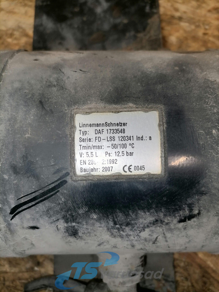 DAF Air tank 1733548 - Pièce universelle pour Camion: photos 5 DAF Air tank 1733548 - Pièce universelle pour Camion: photos 5