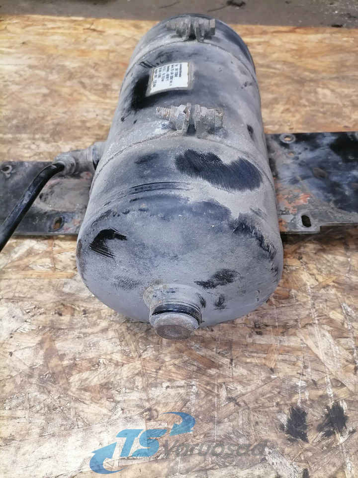 DAF Air tank 1733548 - Pièce universelle pour Camion: photos 4 DAF Air tank 1733548 - Pièce universelle pour Camion: photos 4