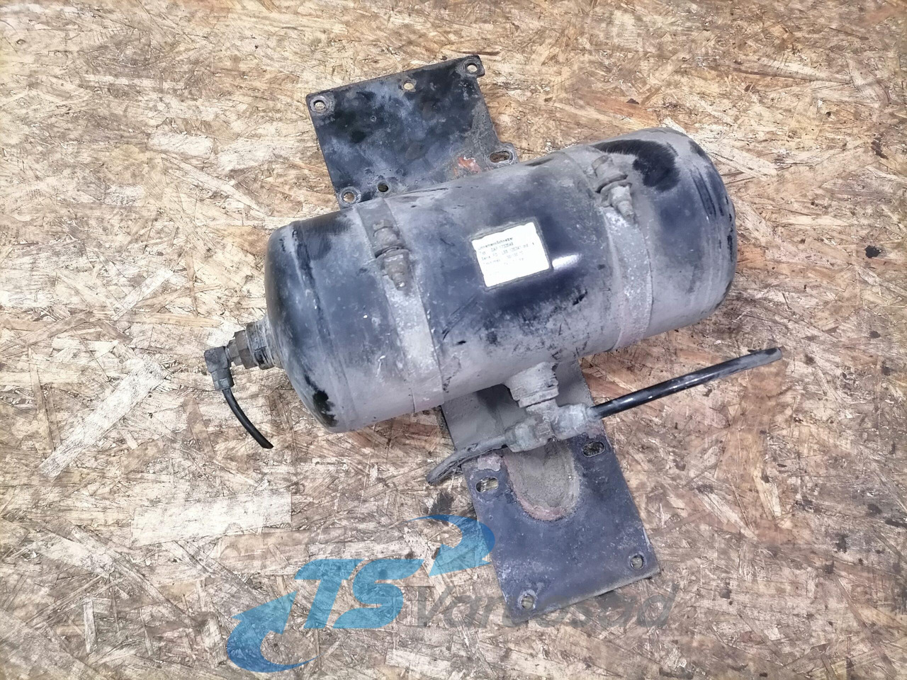 DAF Air tank 1733548 - Pièce universelle pour Camion: photos 3 DAF Air tank 1733548 - Pièce universelle pour Camion: photos 3