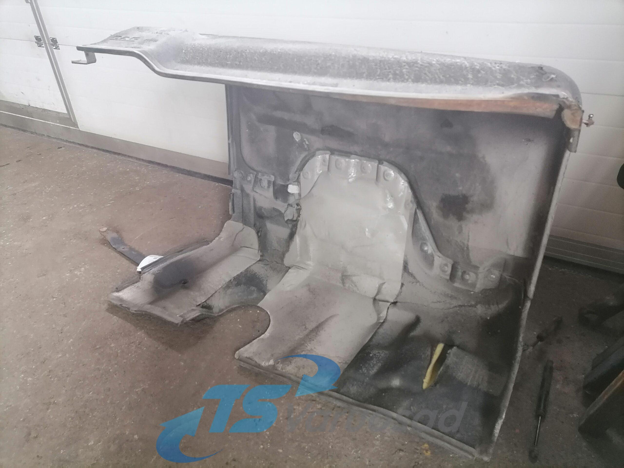 DAF Noise reduction mat under the cab 1683832 - Pièce universelle pour Camion: photos 2 DAF Noise reduction mat under the cab 1683832 - Pièce universelle pour Camion: photos 2