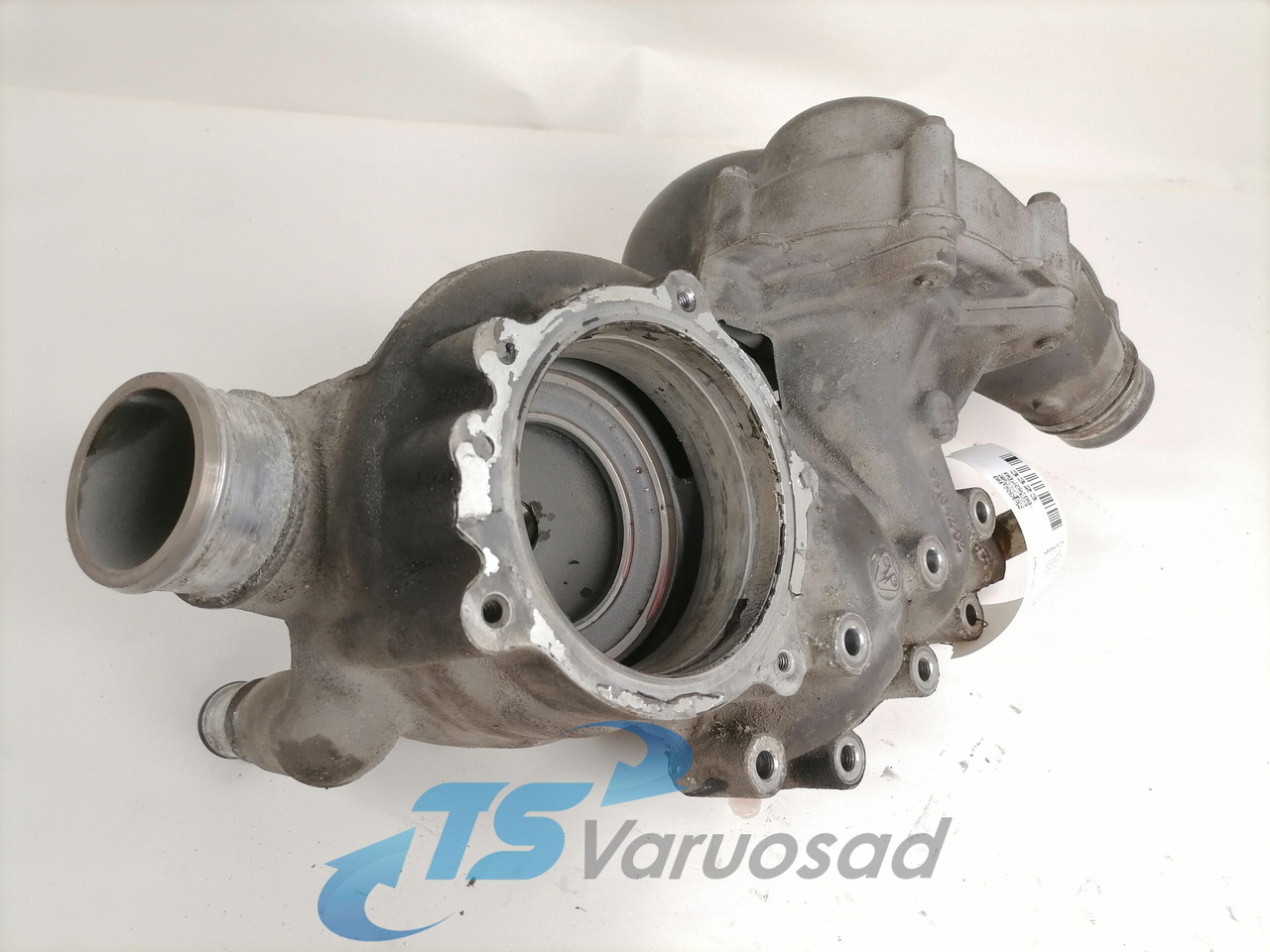DAF Water pump manifold / housing 1747962 - Pièce universelle pour Camion: photos 1 DAF Water pump manifold / housing 1747962 - Pièce universelle pour Camion: photos 1