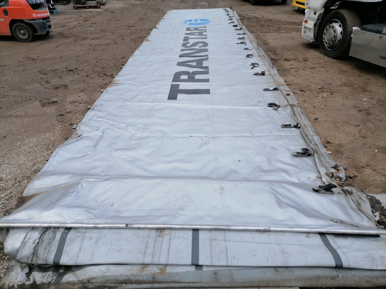 KRONE Haagise küljetent - Pièce universelle pour Camion: photos 1 KRONE Haagise küljetent - Pièce universelle pour Camion: photos 1