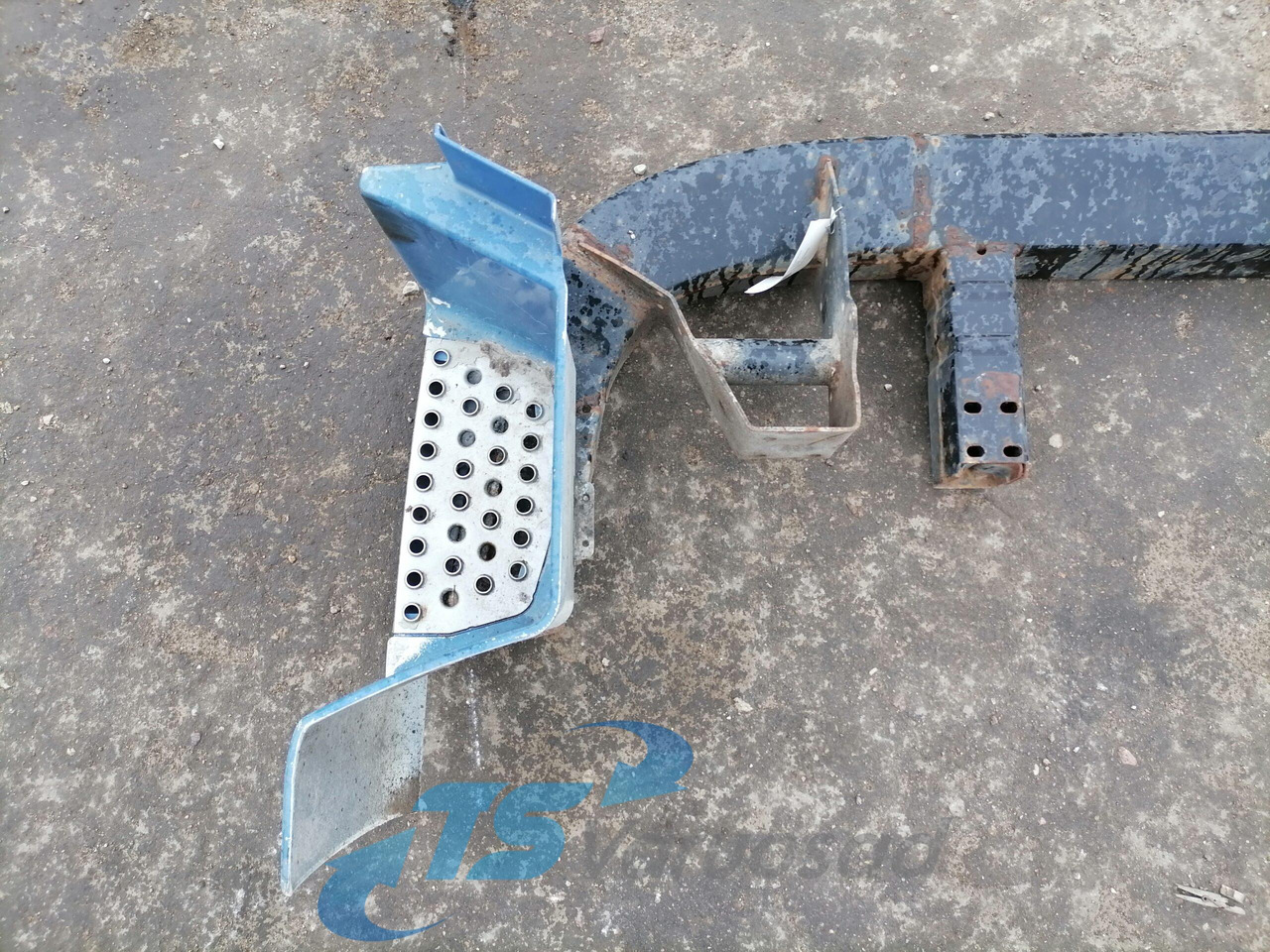 MAN Bumper 81416505009 - Pare-chocs pour Camion: photos 3 MAN Bumper 81416505009 - Pare-chocs pour Camion: photos 3