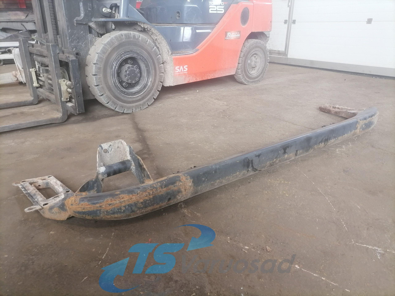 MAN Bumper 81416505013 - Pare-chocs pour Camion: photos 3 MAN Bumper 81416505013 - Pare-chocs pour Camion: photos 3