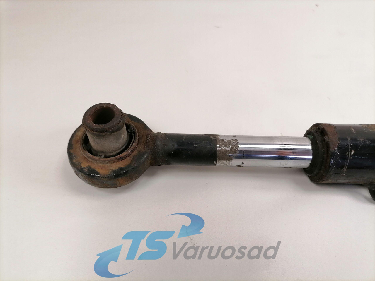 MAN Cab tilting cylinder 81417236124 - Suspension de cabine pour Camion: photos 2 MAN Cab tilting cylinder 81417236124 - Suspension de cabine pour Camion: photos 2