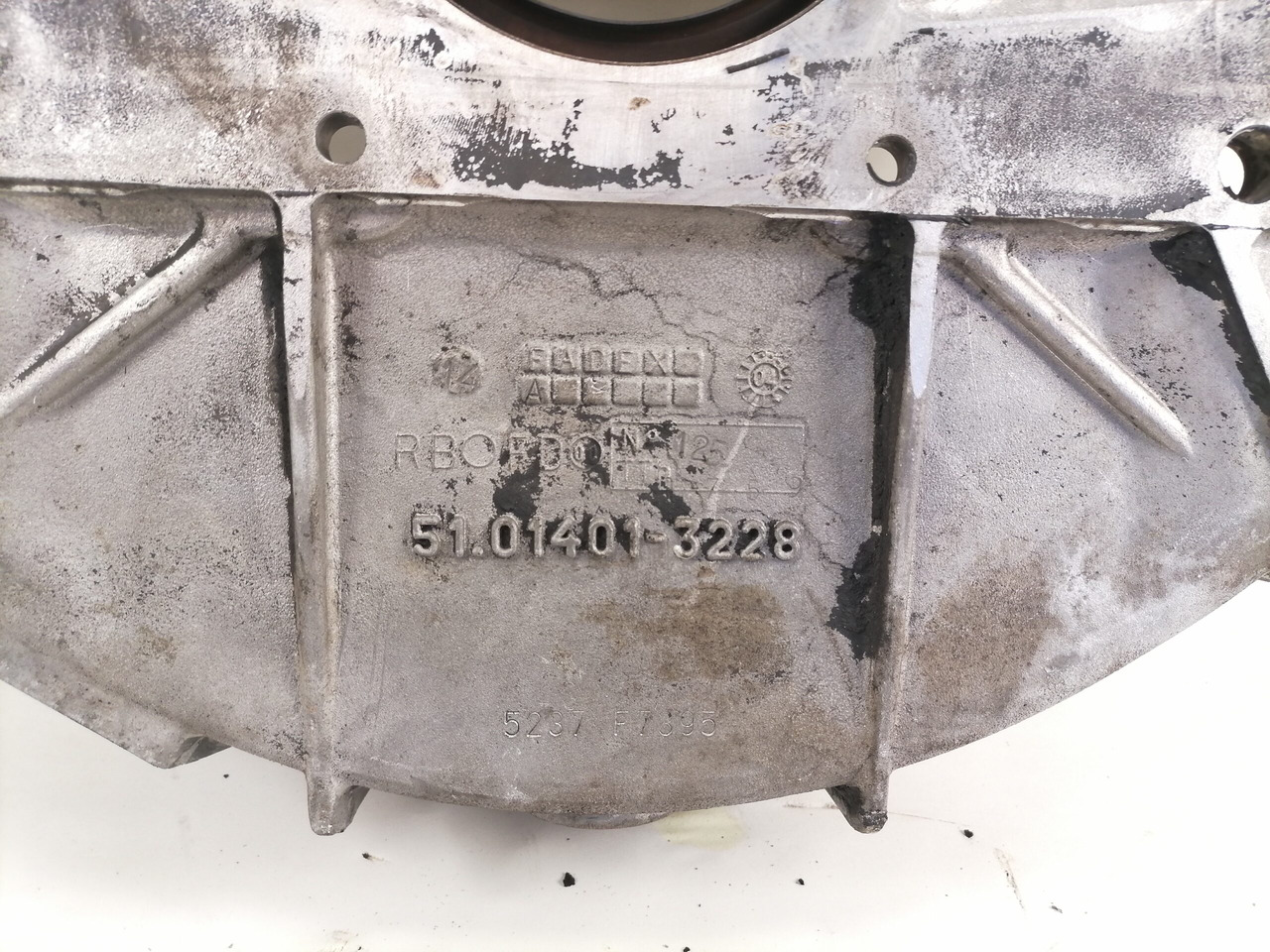 MAN Flywheel housing 51014013228 - Volant moteur pour Camion: photos 5 MAN Flywheel housing 51014013228 - Volant moteur pour Camion: photos 5