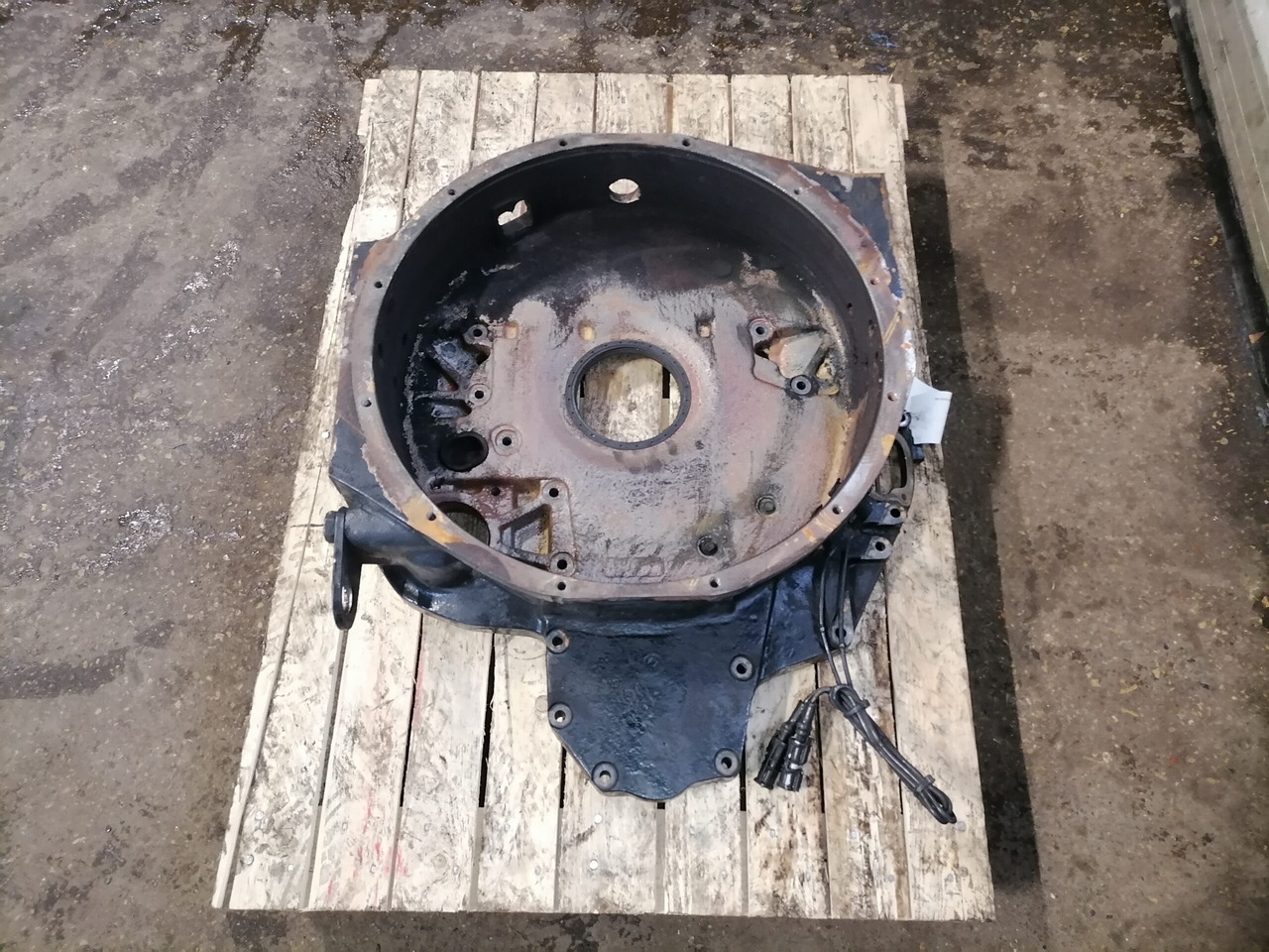 MAN Flywheel housing 51014013232 - Volant moteur pour Camion: photos 2 MAN Flywheel housing 51014013232 - Volant moteur pour Camion: photos 2