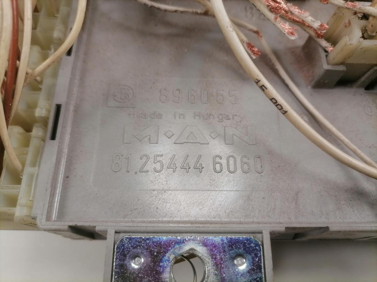 MAN Kaitsmepaneel 81254446060 - Fusible pour Camion: photos 5 MAN Kaitsmepaneel 81254446060 - Fusible pour Camion: photos 5