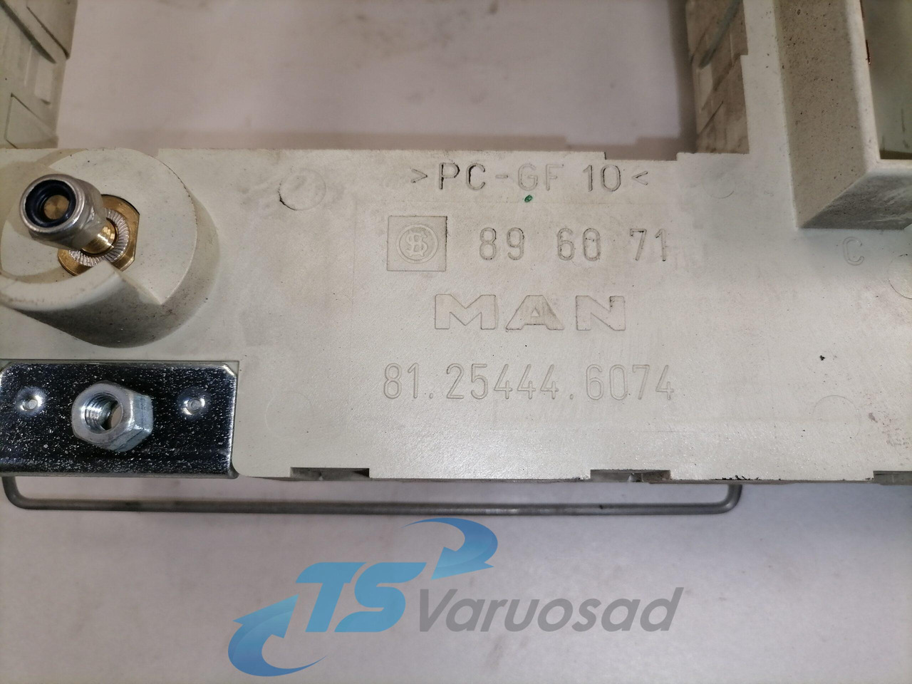 MAN Kaitsmepaneel 81254446074 - Fusible pour Camion: photos 2 MAN Kaitsmepaneel 81254446074 - Fusible pour Camion: photos 2