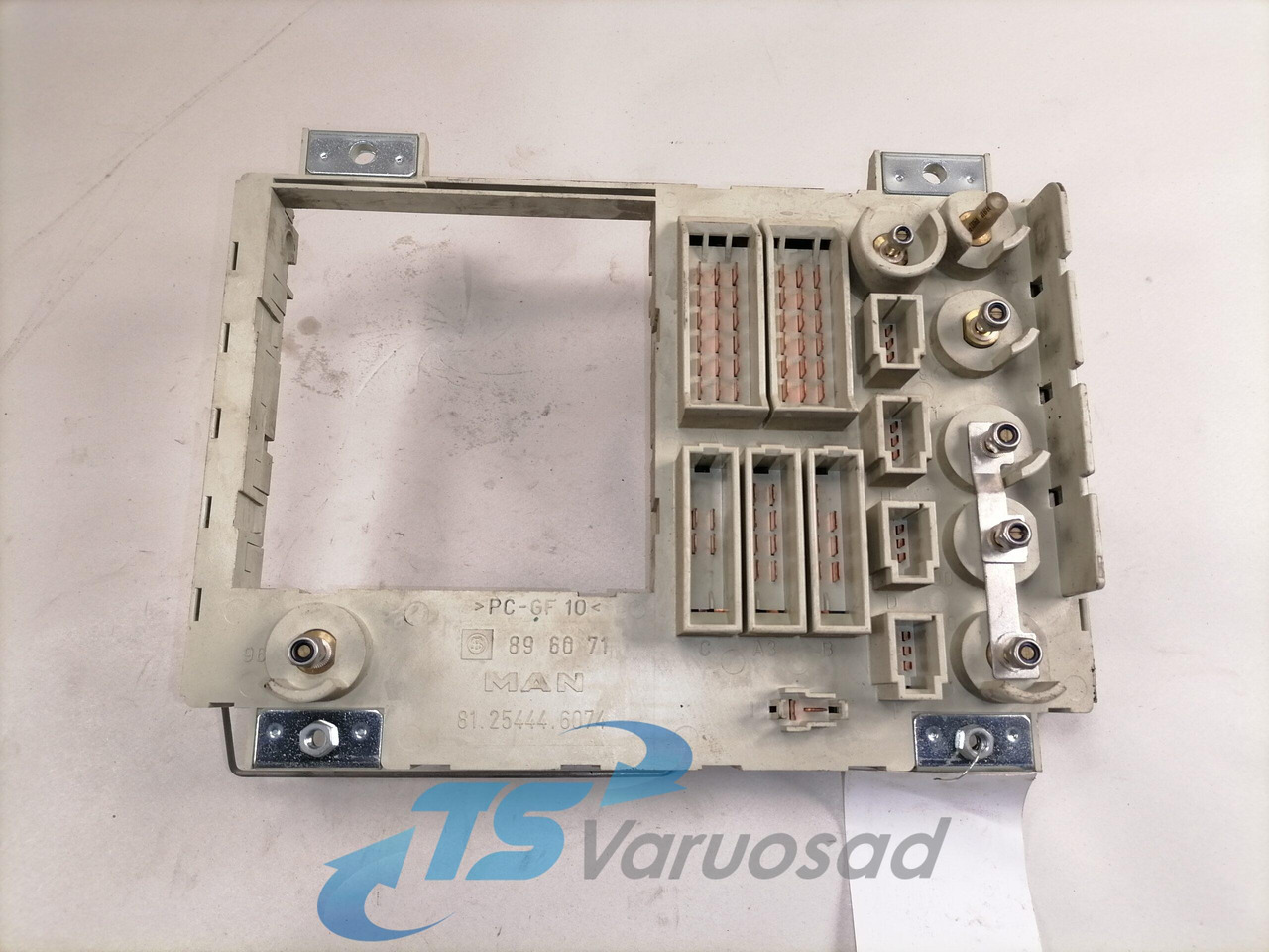 MAN Kaitsmepaneel 81254446074 - Fusible pour Camion: photos 3 MAN Kaitsmepaneel 81254446074 - Fusible pour Camion: photos 3