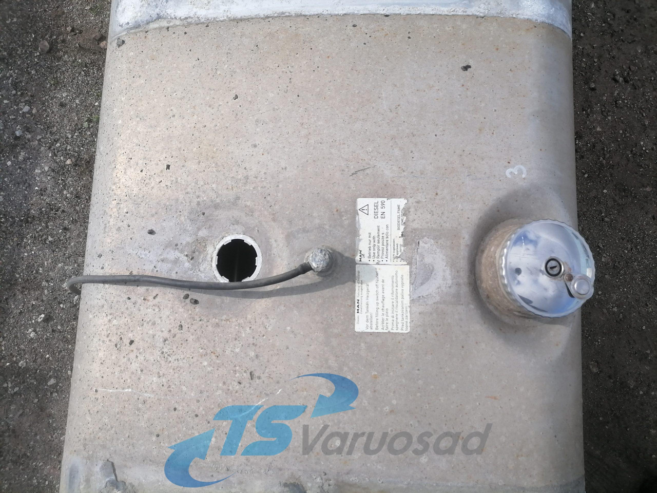 MAN Kütusepaak 710L 81122015712 - Réservoir de carburant pour Camion: photos 3 MAN Kütusepaak 710L 81122015712 - Réservoir de carburant pour Camion: photos 3