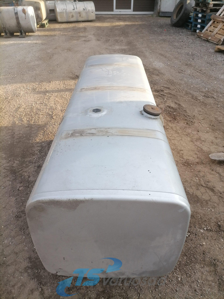MAN Kütusepaak 800L 81122015598 - Réservoir de carburant pour Camion: photos 4 MAN Kütusepaak 800L 81122015598 - Réservoir de carburant pour Camion: photos 4
