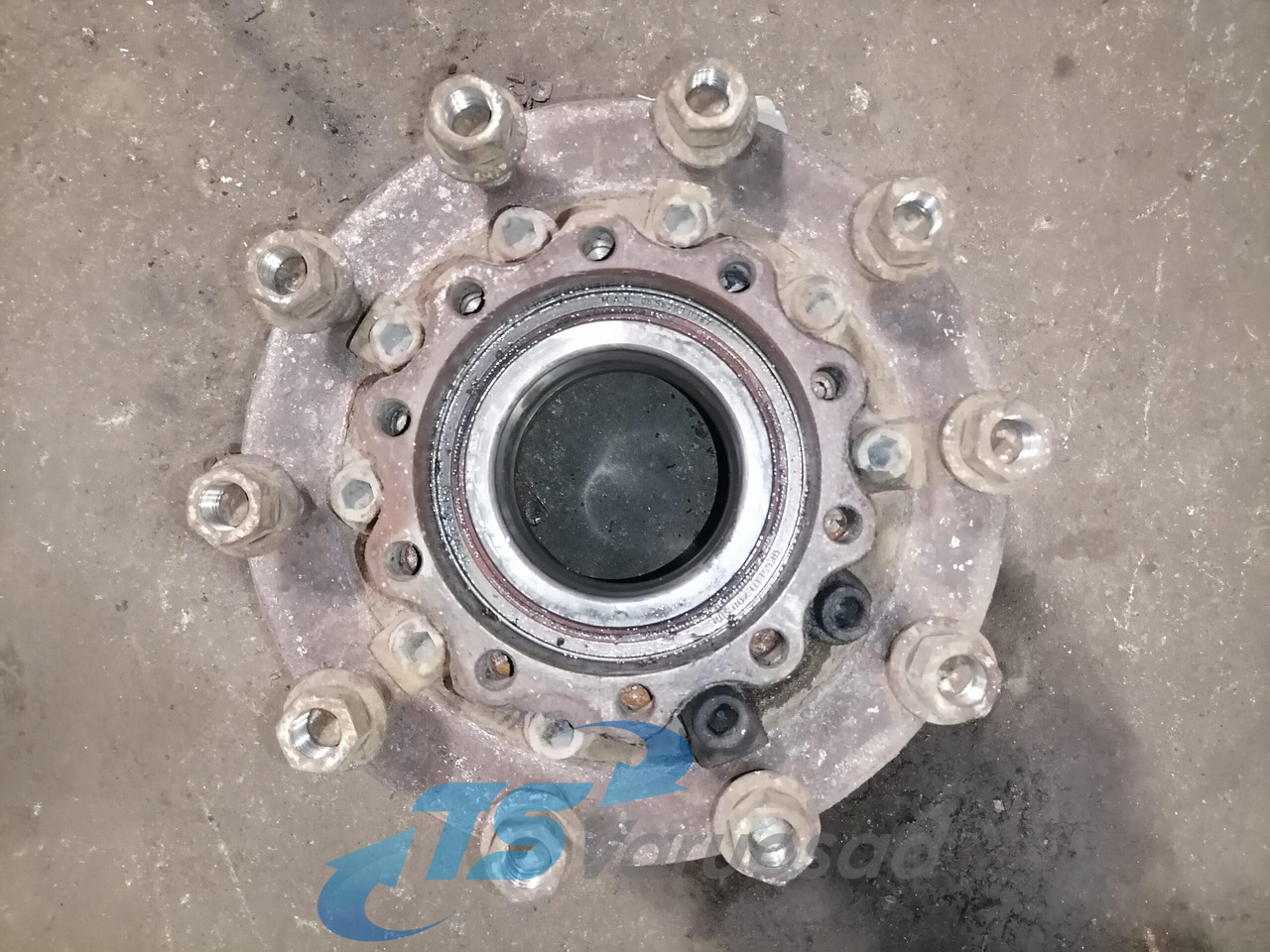 MAN Rear axel hub 81357010155 - Moyeu pour Camion: photos 4 MAN Rear axel hub 81357010155 - Moyeu pour Camion: photos 4