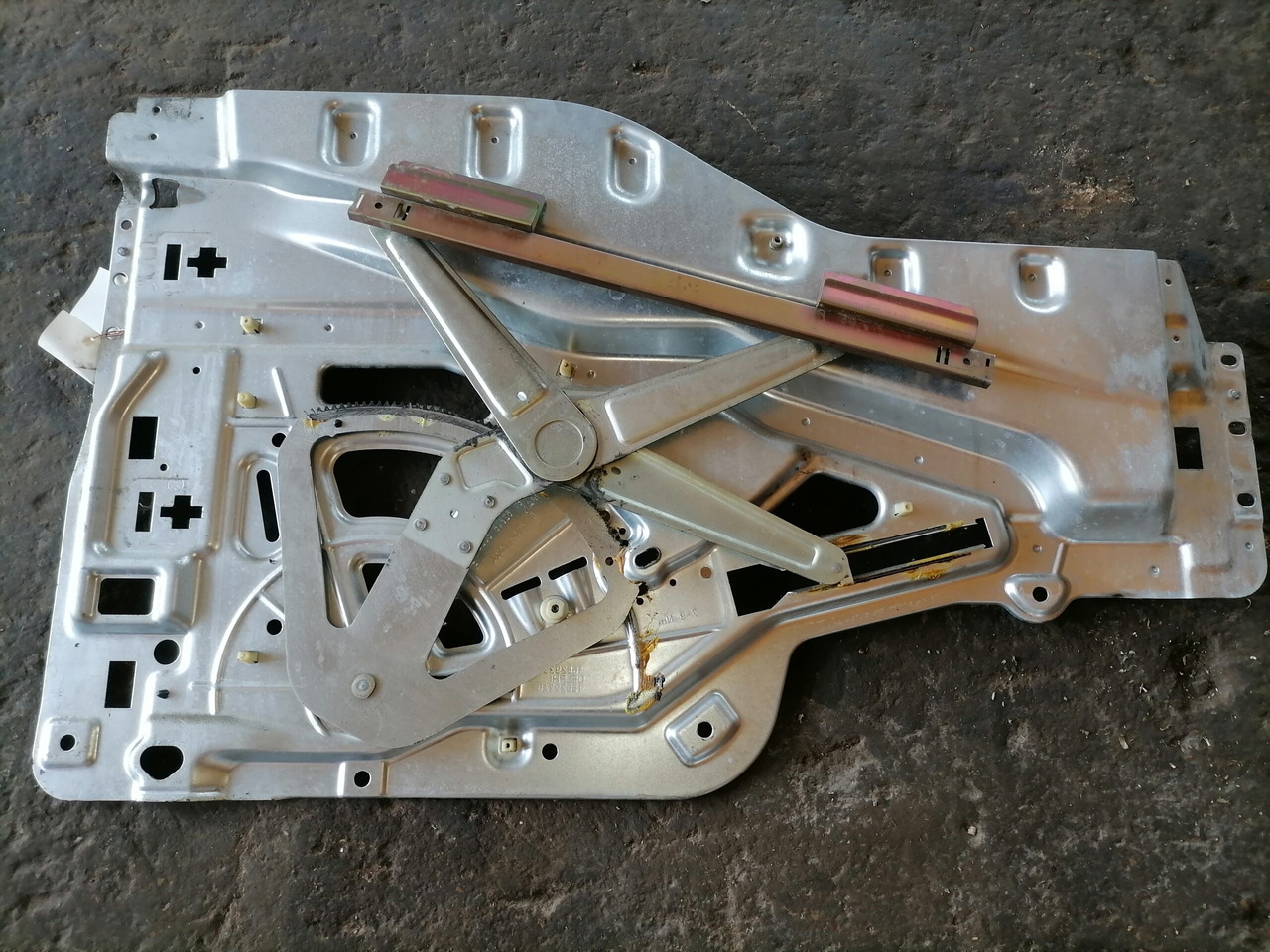 MAN Side window lifting mechanism 81626456034 - Fenêtre et pièces pour Camion: photos 2 MAN Side window lifting mechanism 81626456034 - Fenêtre et pièces pour Camion: photos 2