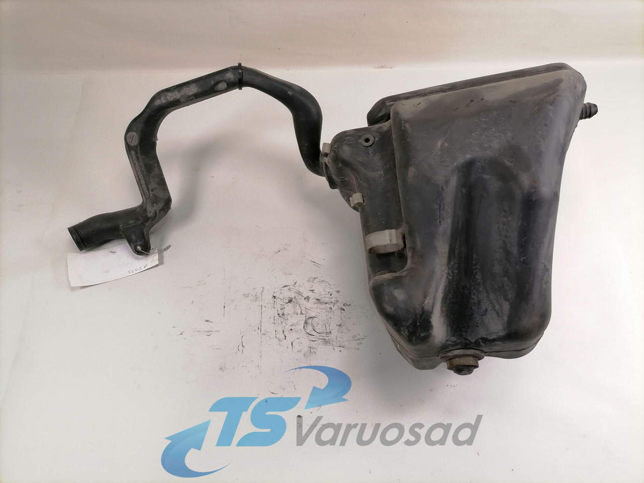 MAN Windscreen washer fluid tank 81264810079 - Essuie-glace pour Camion: photos 2 MAN Windscreen washer fluid tank 81264810079 - Essuie-glace pour Camion: photos 2