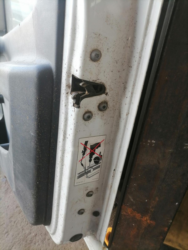 MB MB uks, parem A9737201805 - Portière et pièces pour Camion: photos 4 MB MB uks, parem A9737201805 - Portière et pièces pour Camion: photos 4