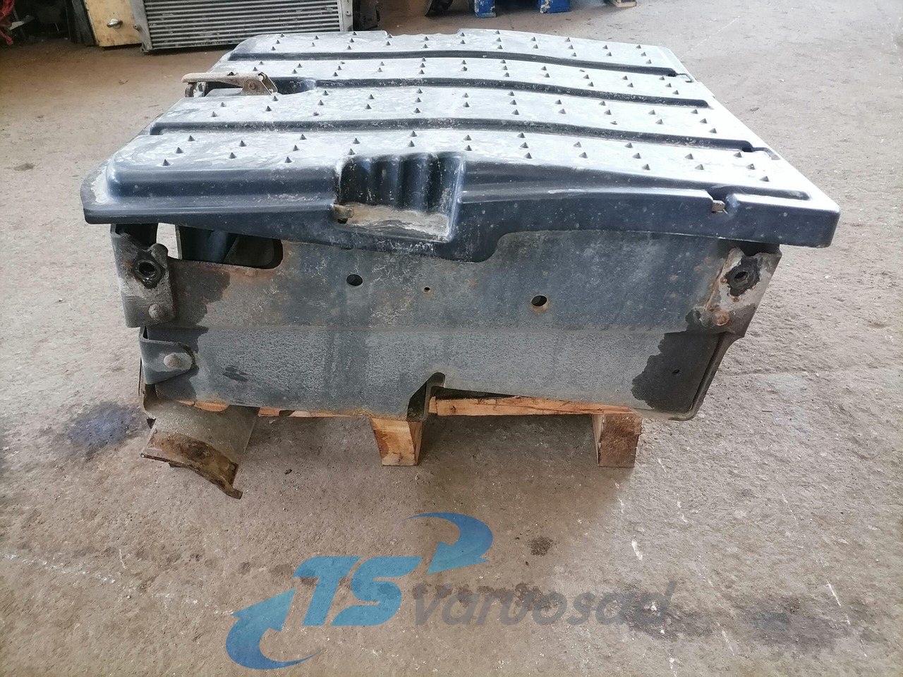 Mercedes-Benz Battery box A9304200268 - Accumulateur pour Camion: photos 5 Mercedes-Benz Battery box A9304200268 - Accumulateur pour Camion: photos 5