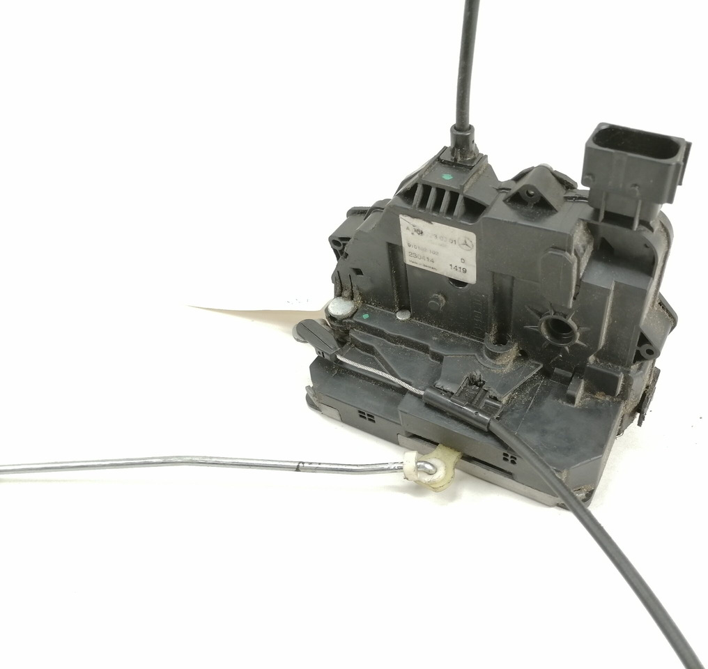 Mercedes-Benz Door lock A9607230001 - Portière et pièces pour Camion: photos 2 Mercedes-Benz Door lock A9607230001 - Portière et pièces pour Camion: photos 2