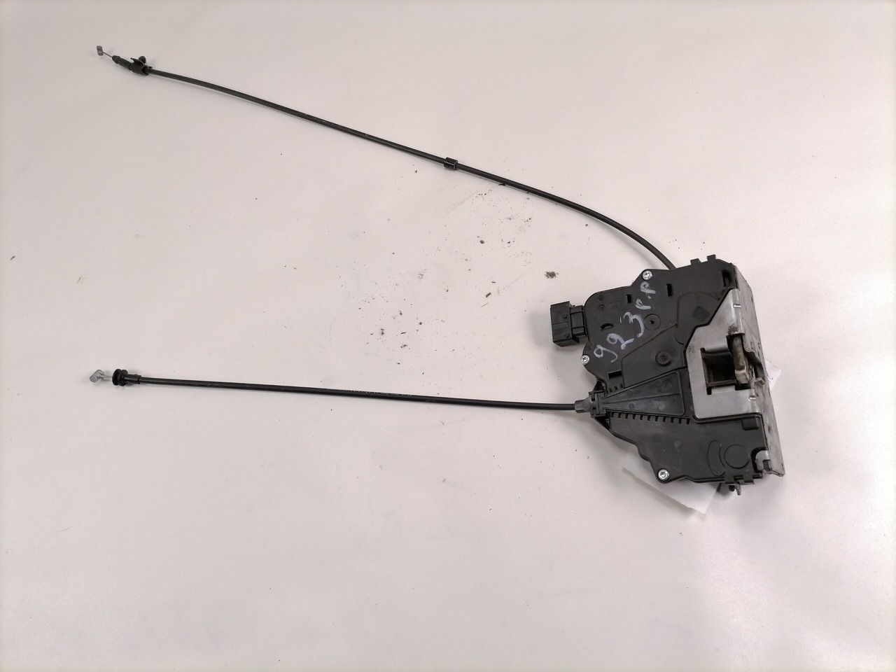 Mercedes-Benz Door lock A9607230101 - Portière et pièces pour Camion: photos 3 Mercedes-Benz Door lock A9607230101 - Portière et pièces pour Camion: photos 3