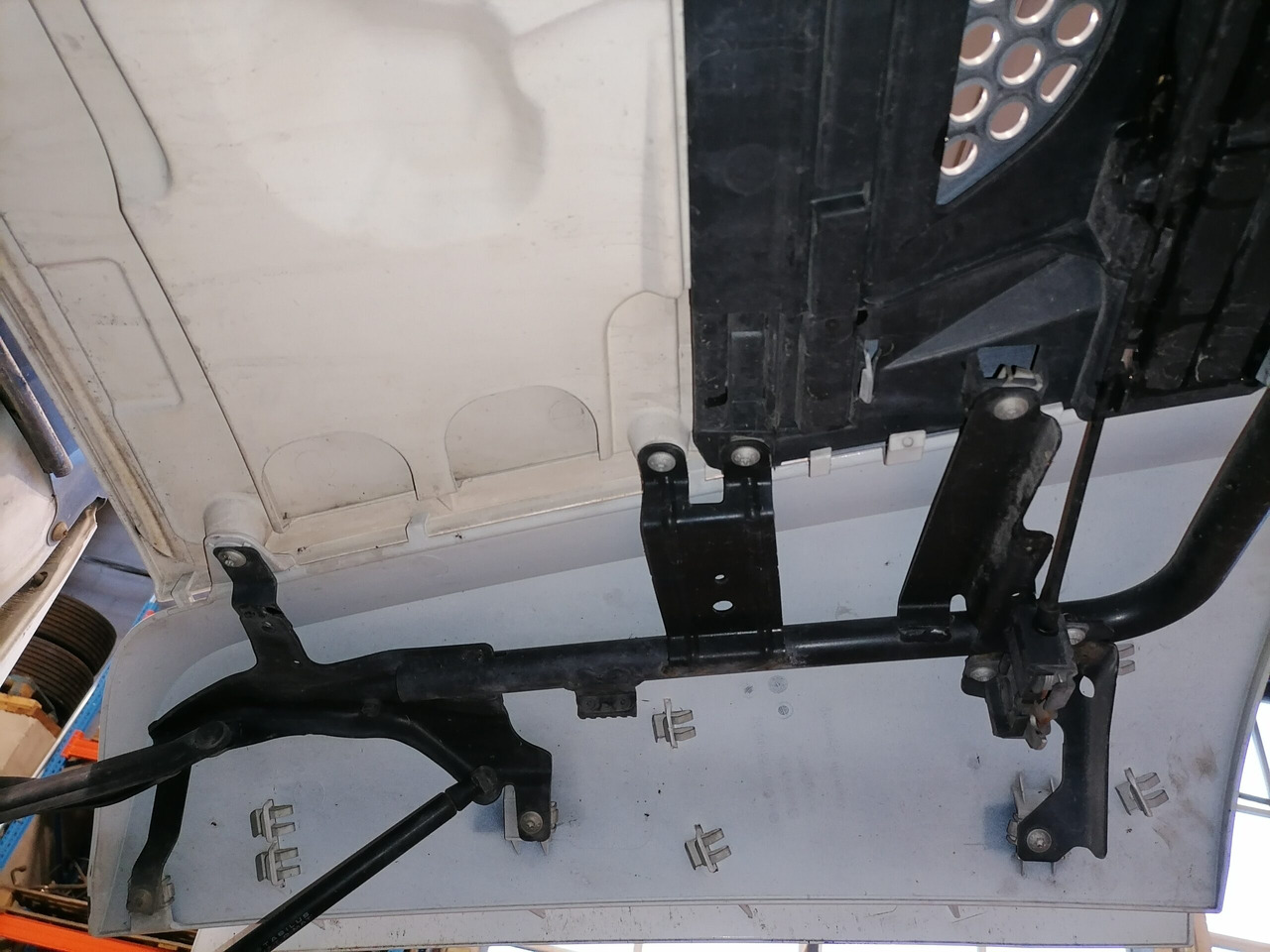 Mercedes-Benz Iluvõre A9607500409 - Calandre pour Camion: photos 4 Mercedes-Benz Iluvõre A9607500409 - Calandre pour Camion: photos 4