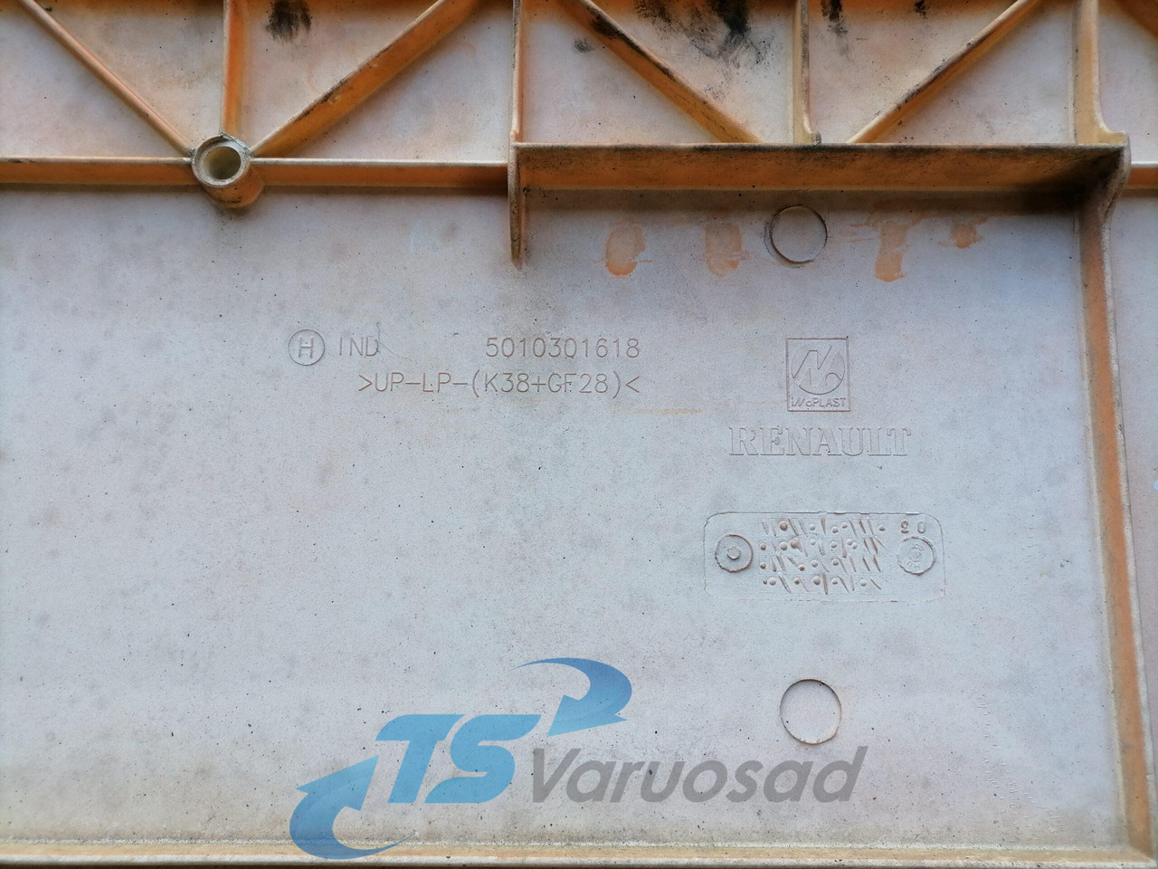 Renault Iluvõre 5010301618 - Calandre pour Camion: photos 4 Renault Iluvõre 5010301618 - Calandre pour Camion: photos 4