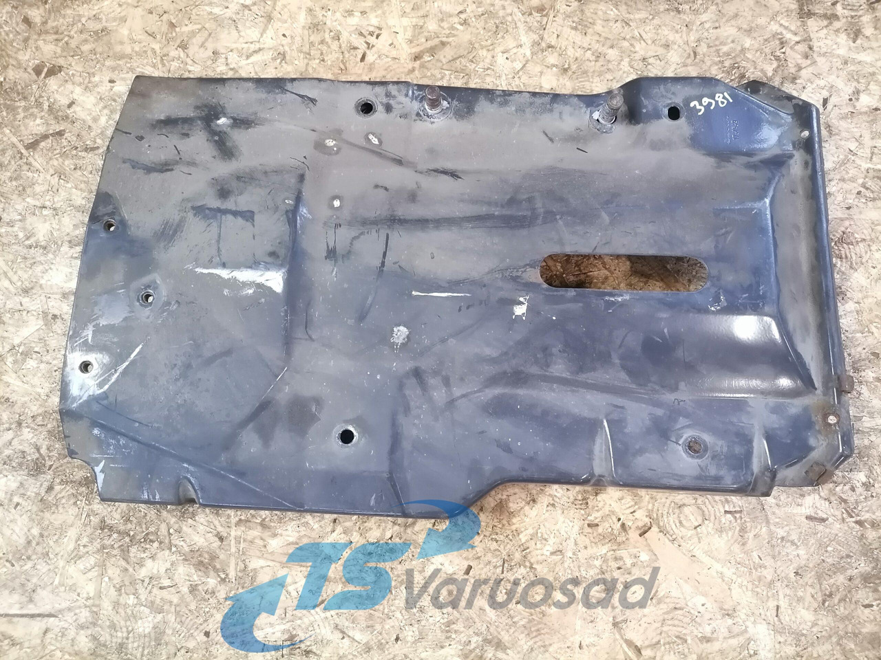 Scania Air filter housing carrier 1741549 - Système d'admission d'air pour Camion: photos 2 Scania Air filter housing carrier 1741549 - Système d'admission d'air pour Camion: photos 2