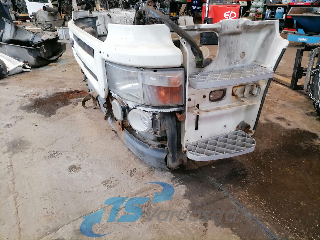 Scania Bumper 1422843 - Pare-chocs pour Camion: photos 5 Scania Bumper 1422843 - Pare-chocs pour Camion: photos 5