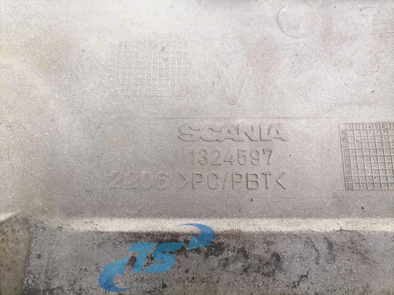 Scania Bumper cover 1324597 - Angle de pare-chocs pour Camion: photos 4 Scania Bumper cover 1324597 - Angle de pare-chocs pour Camion: photos 4