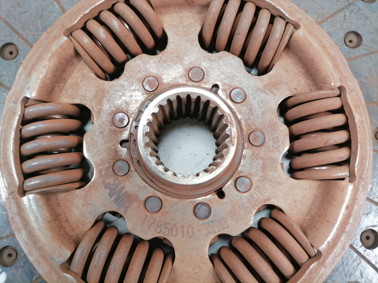 Scania Clutch disc 1785010 - Disque d'embrayage pour Camion: photos 3 Scania Clutch disc 1785010 - Disque d'embrayage pour Camion: photos 3