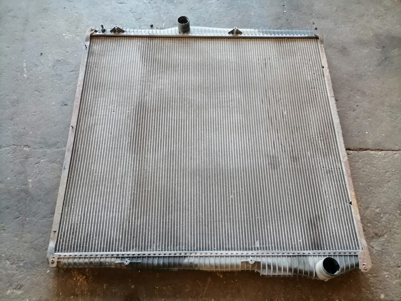 Scania Cooling radiator 1781365 - Radiateur pour Camion: photos 2 Scania Cooling radiator 1781365 - Radiateur pour Camion: photos 2