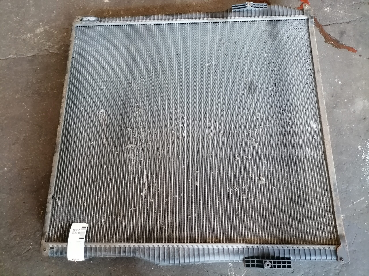 Scania Cooling radiator 1781365 - Radiateur pour Camion: photos 4 Scania Cooling radiator 1781365 - Radiateur pour Camion: photos 4