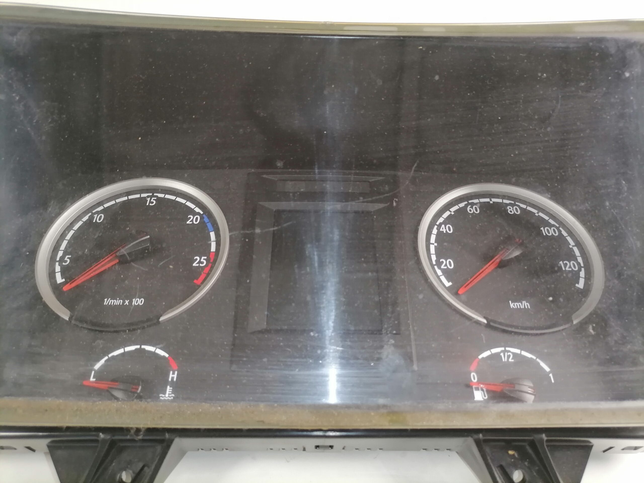 Scania Dashboard 1946411 - Panel de instrumentos pour Camion: photos 2 Scania Dashboard 1946411 - Panel de instrumentos pour Camion: photos 2