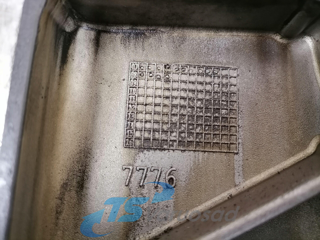 Scania Engine front cover 1892679 - Moteur et pièces pour Camion: photos 4 Scania Engine front cover 1892679 - Moteur et pièces pour Camion: photos 4