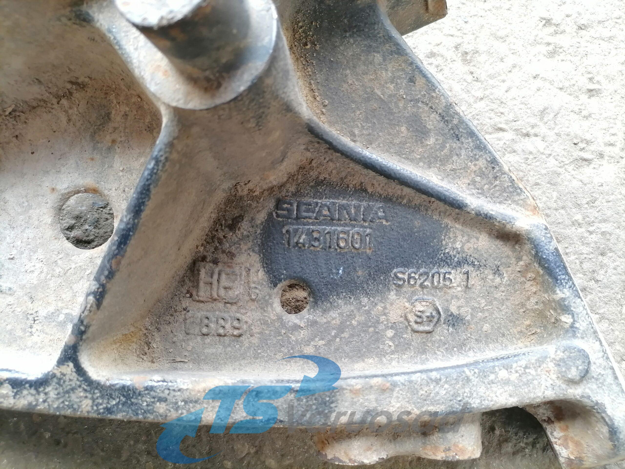 Scania Front bumper carrier 1431601 - Pare-chocs pour Camion: photos 2 Scania Front bumper carrier 1431601 - Pare-chocs pour Camion: photos 2