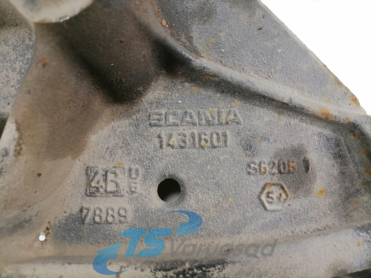 Scania Front bumper carrier 1431601 - Pare-chocs pour Camion: photos 2 Scania Front bumper carrier 1431601 - Pare-chocs pour Camion: photos 2