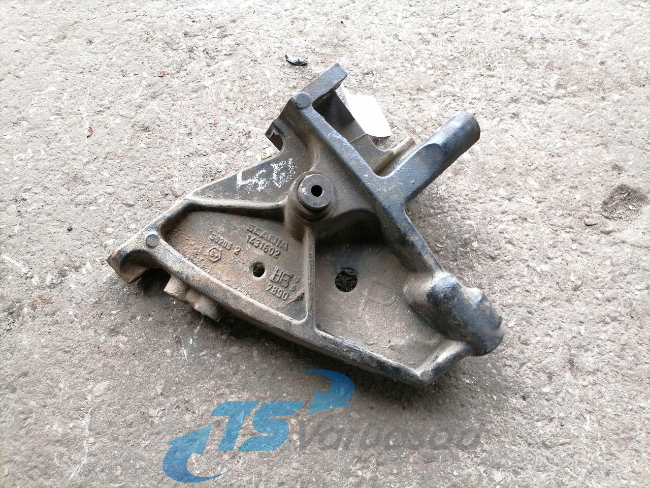 Scania Front bumper carrier 1431602 - Pare-chocs pour Camion: photos 1 Scania Front bumper carrier 1431602 - Pare-chocs pour Camion: photos 1