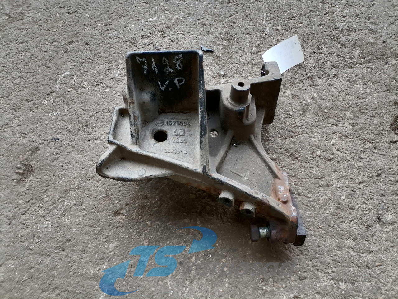 Scania Front bumper carrier 1525694 - Pare-chocs pour Camion: photos 1 Scania Front bumper carrier 1525694 - Pare-chocs pour Camion: photos 1