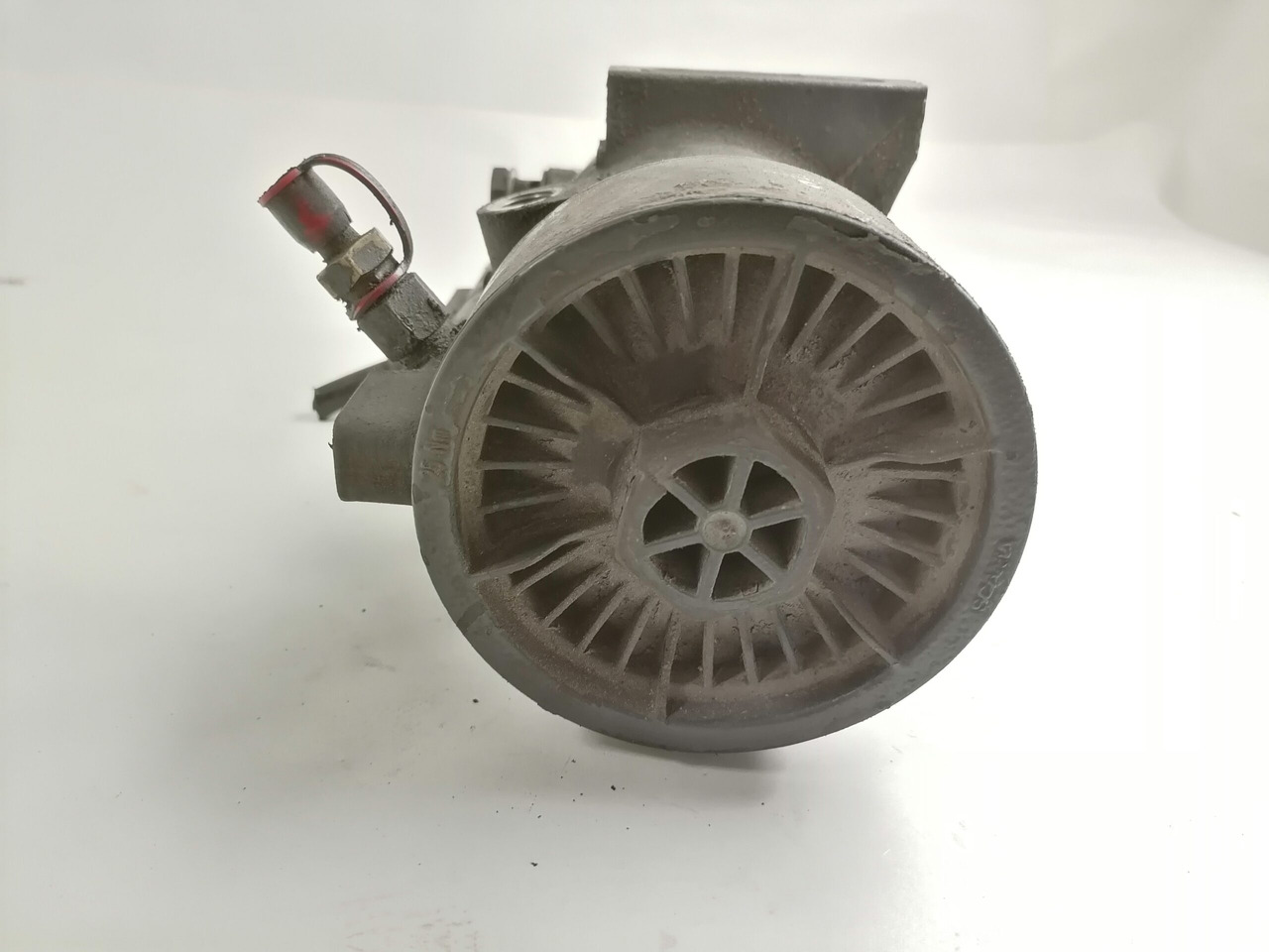 Scania Fuel filter unit 1733089 - Filtre à carburant pour Camion: photos 5 Scania Fuel filter unit 1733089 - Filtre à carburant pour Camion: photos 5