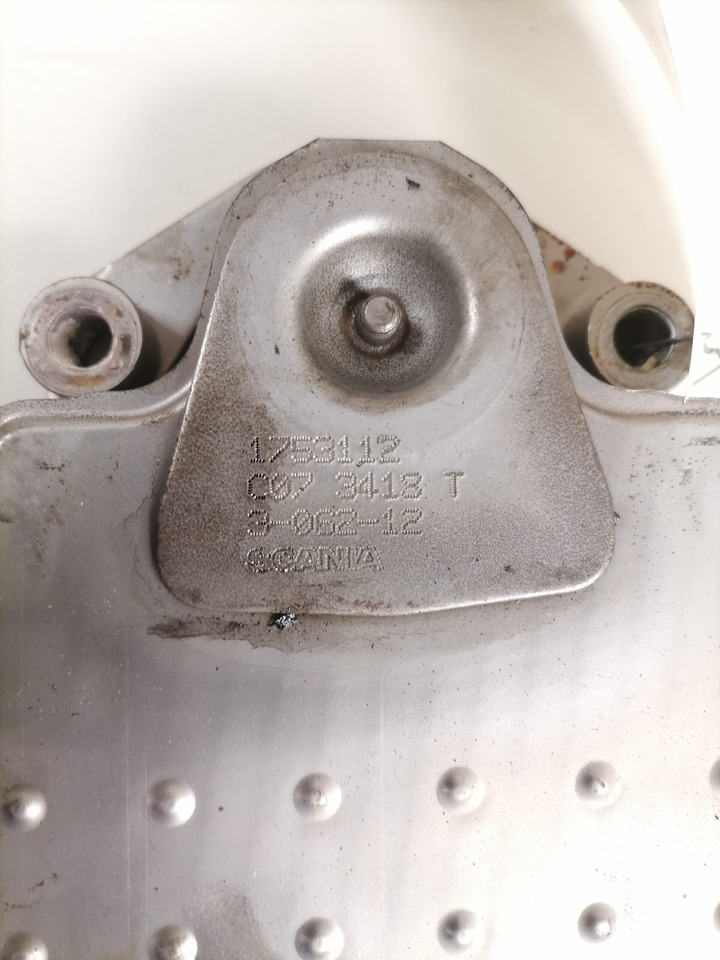 Scania Gerabox oil cooler 1753112 - Boîte de vitesse et pièces pour Camion: photos 3 Scania Gerabox oil cooler 1753112 - Boîte de vitesse et pièces pour Camion: photos 3