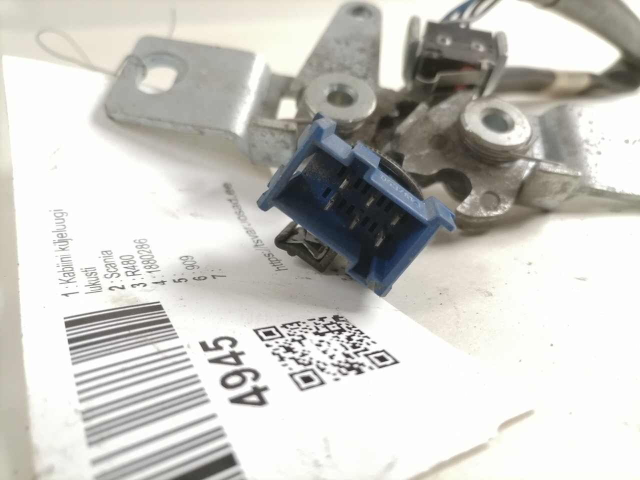 Scania Kabiini küljeluugi lukusti 1880286 - Pièce universelle pour Camion: photos 2 Scania Kabiini küljeluugi lukusti 1880286 - Pièce universelle pour Camion: photos 2