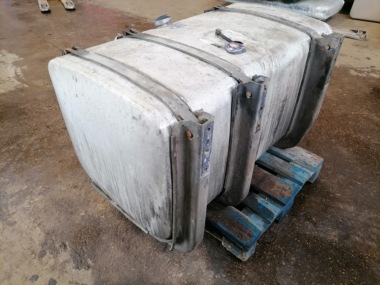 Scania Kütusepaak 500L 1517307 - Réservoir de carburant pour Camion: photos 2 Scania Kütusepaak 500L 1517307 - Réservoir de carburant pour Camion: photos 2