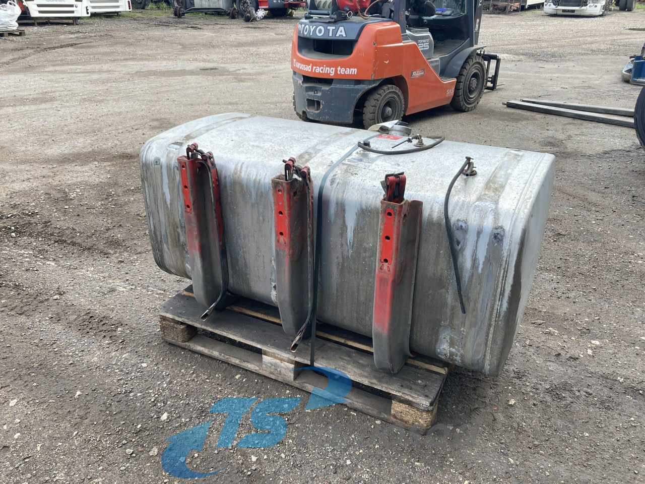 Scania Kütusepaak 600L 1517308 - Réservoir de carburant pour Camion: photos 3 Scania Kütusepaak 600L 1517308 - Réservoir de carburant pour Camion: photos 3