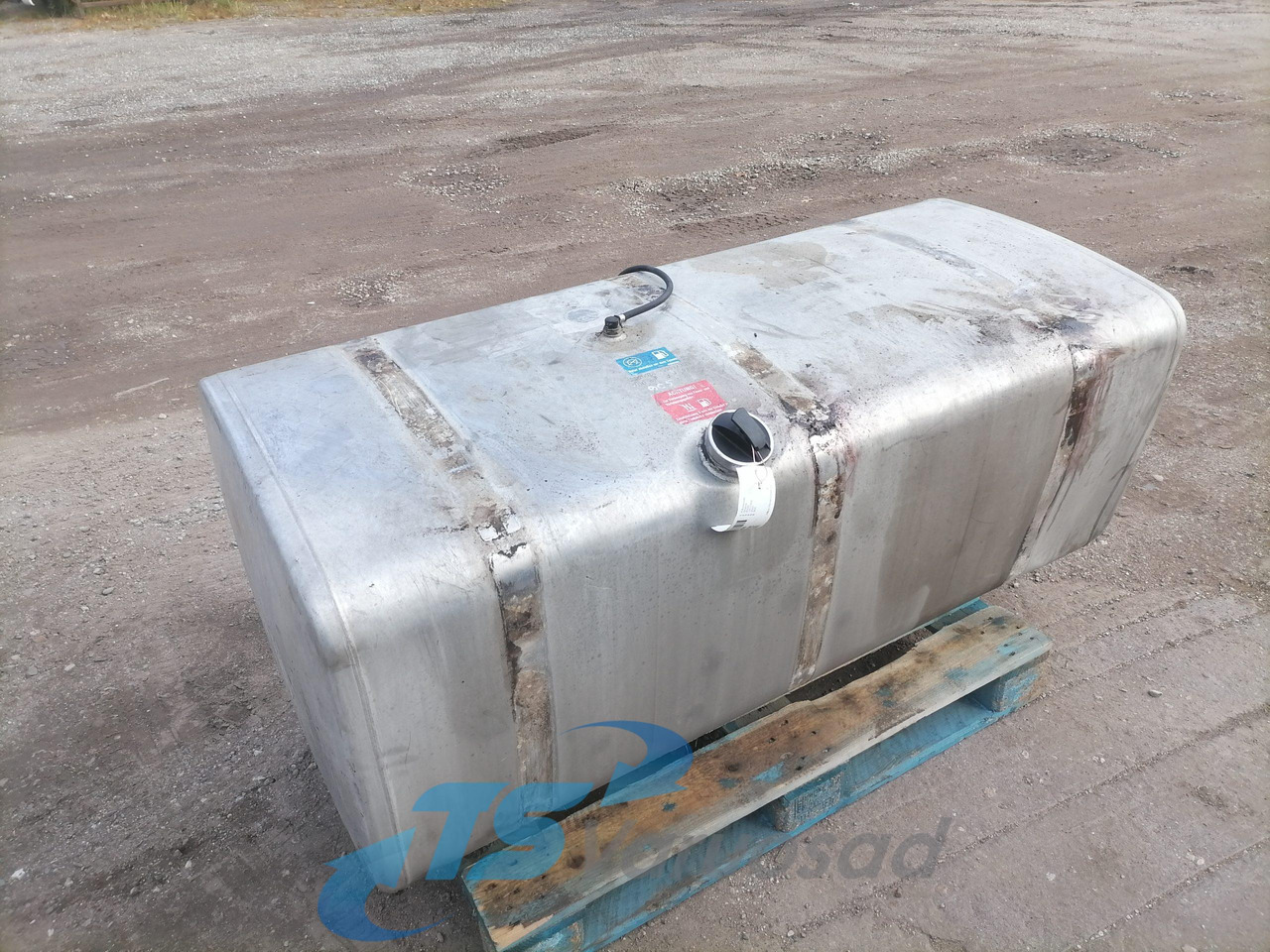 Scania Kütusepaak 700L 1517309 - Réservoir de carburant pour Camion: photos 1 Scania Kütusepaak 700L 1517309 - Réservoir de carburant pour Camion: photos 1