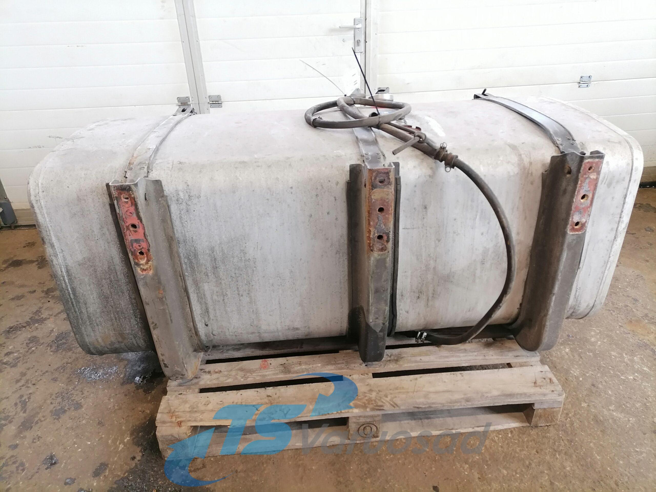 Scania Kütusepaak 700L 1517309 - Réservoir de carburant pour Camion: photos 4 Scania Kütusepaak 700L 1517309 - Réservoir de carburant pour Camion: photos 4