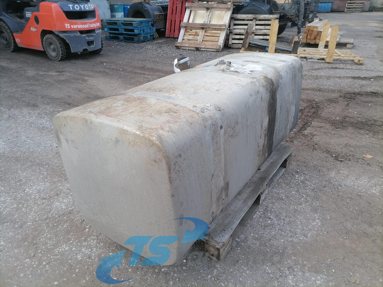 Scania Kütusepaak 700L 1517309 - Réservoir de carburant pour Camion: photos 3 Scania Kütusepaak 700L 1517309 - Réservoir de carburant pour Camion: photos 3