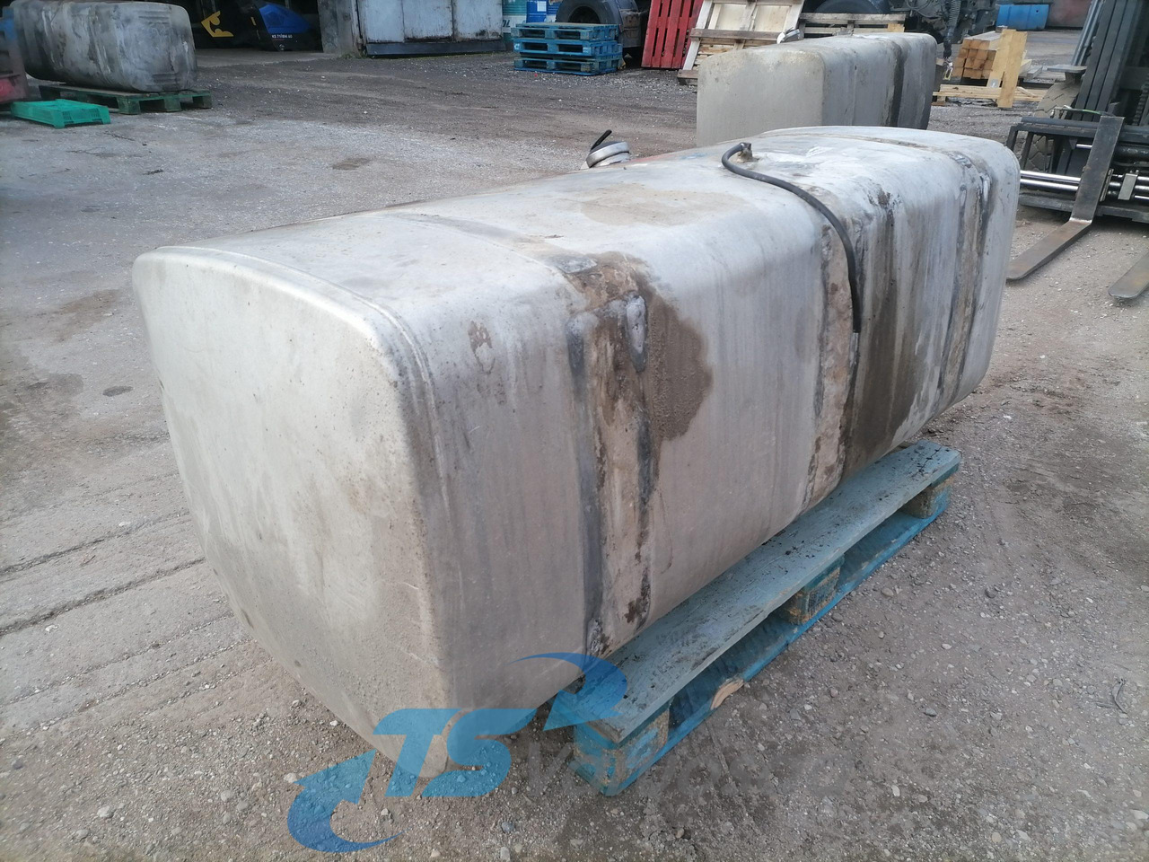 Scania Kütusepaak 700L 1517309 - Réservoir de carburant pour Camion: photos 3 Scania Kütusepaak 700L 1517309 - Réservoir de carburant pour Camion: photos 3