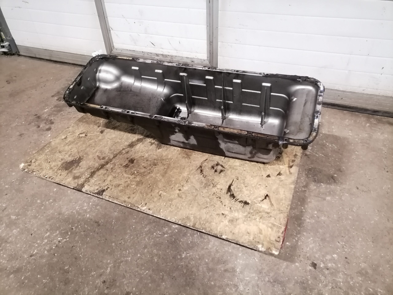 Scania Oil sump 1507199 - Carter d'huile pour Camion: photos 1 Scania Oil sump 1507199 - Carter d'huile pour Camion: photos 1